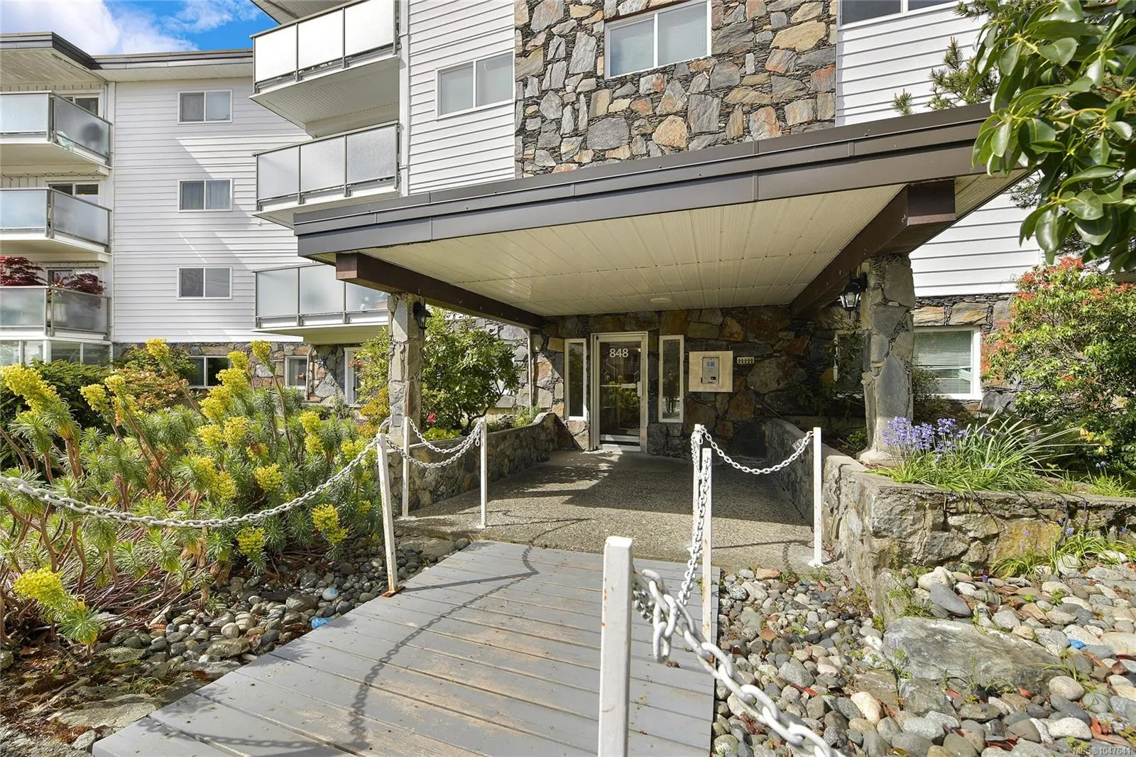 848 Esquimalt Rd
