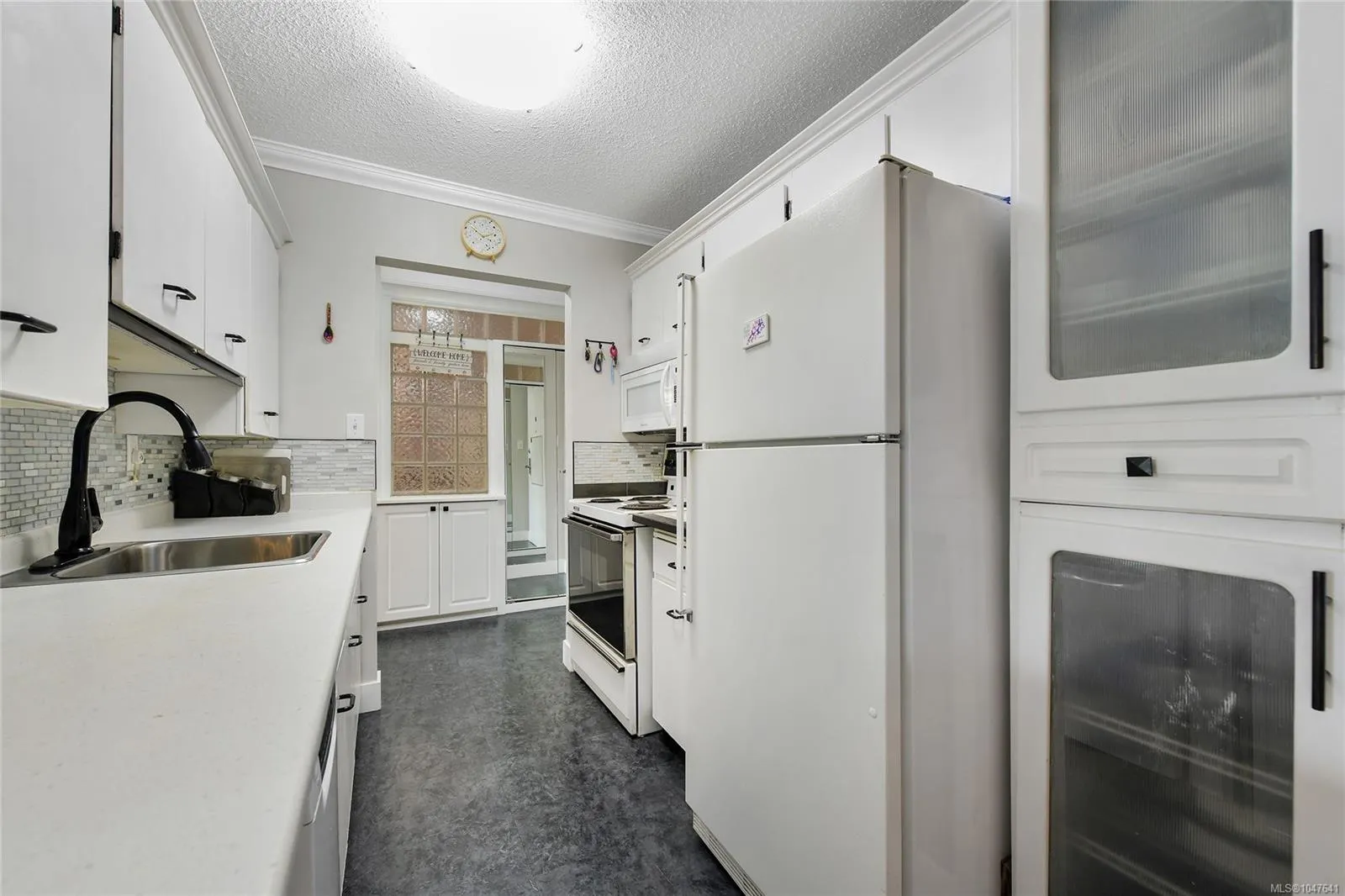 848 Esquimalt Rd