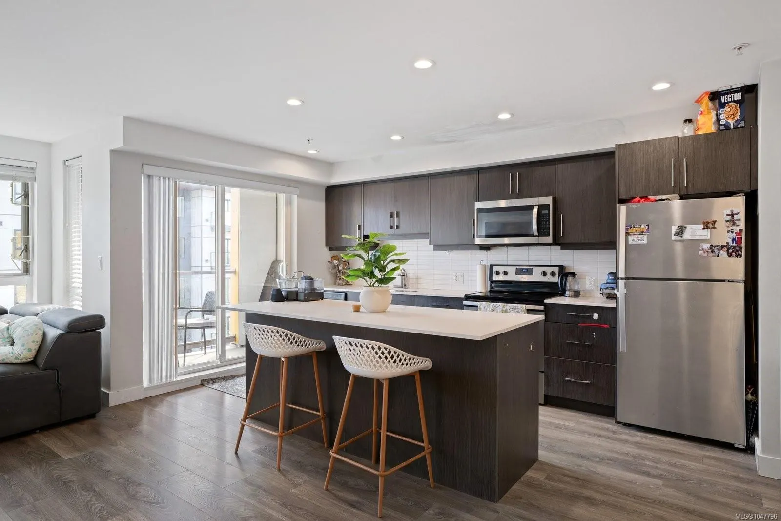 826 Esquimalt Rd