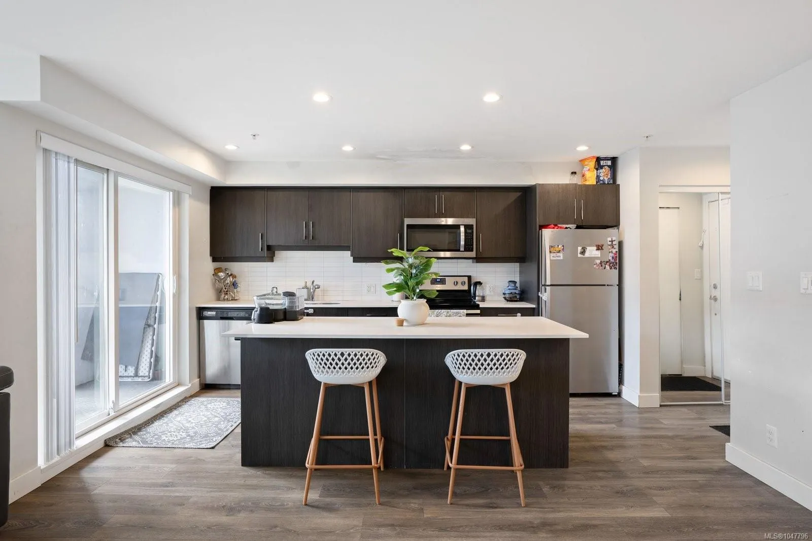 826 Esquimalt Rd