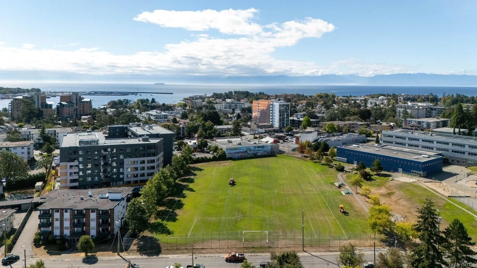 826 Esquimalt Rd