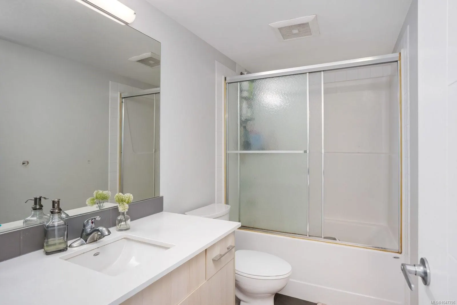 826 Esquimalt Rd