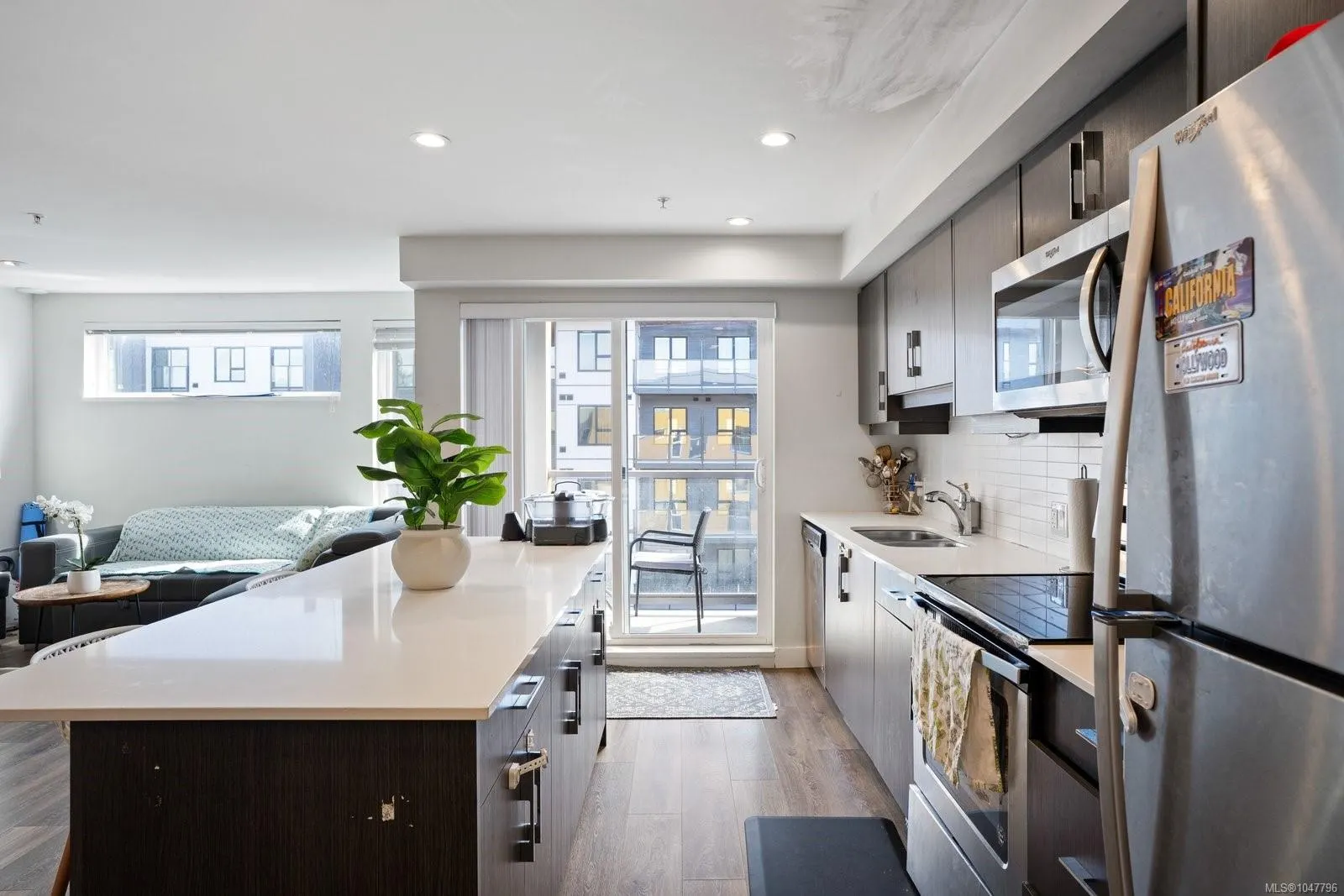 826 Esquimalt Rd