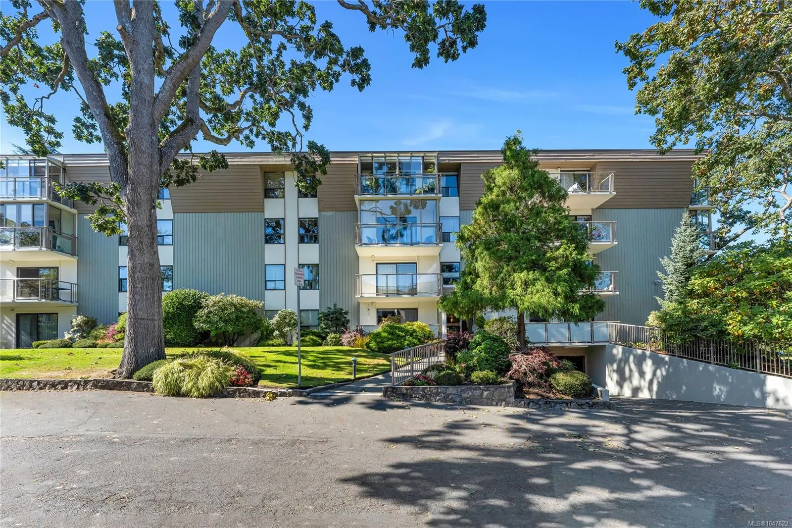 2125 Oak Bay Ave