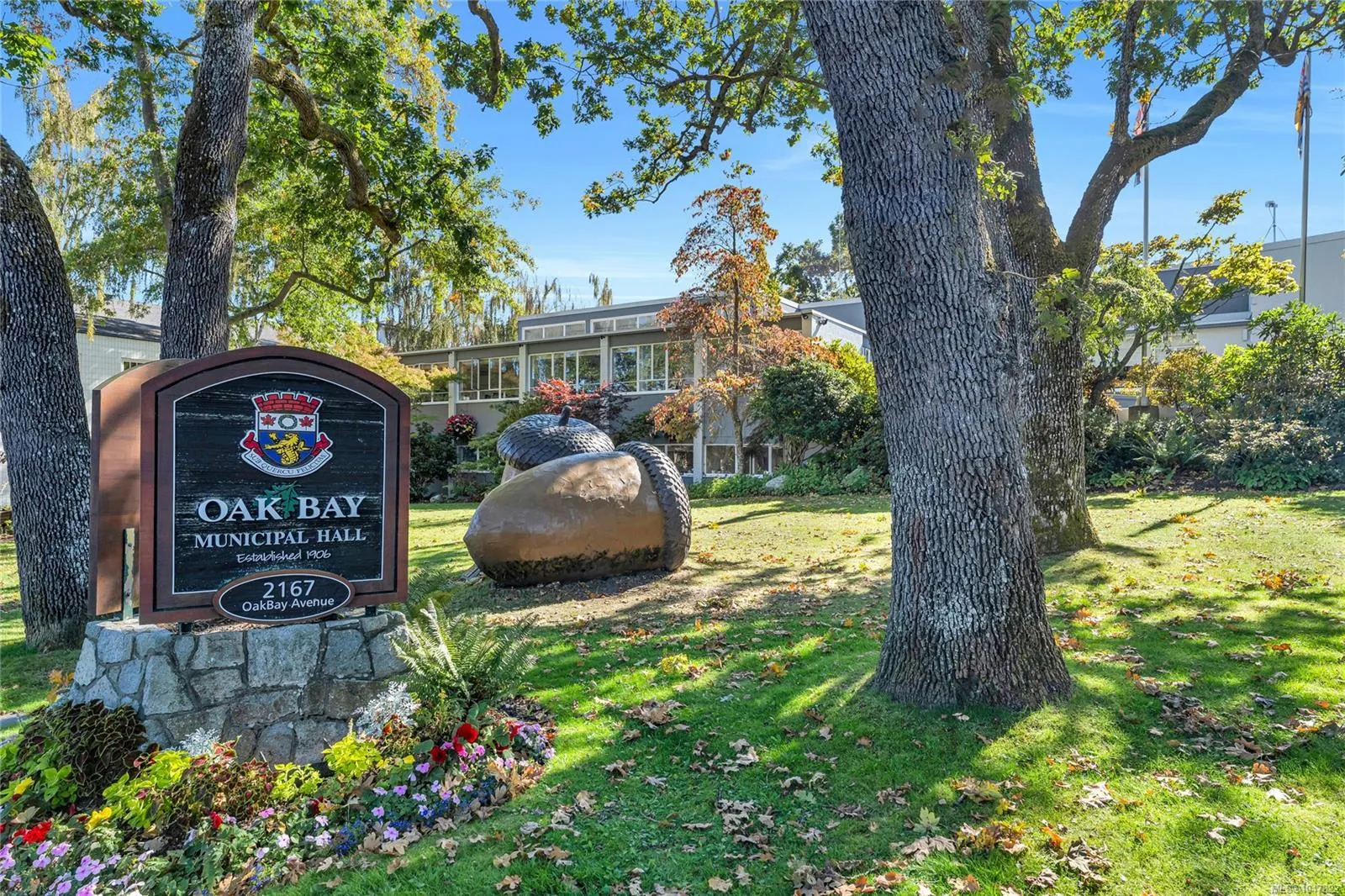 2125 Oak Bay Ave