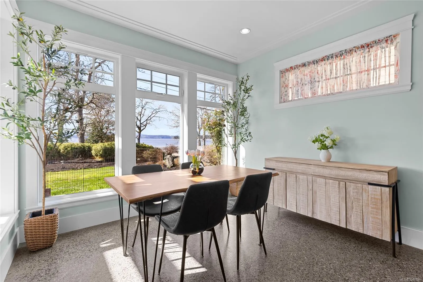 10117 West Saanich Rd