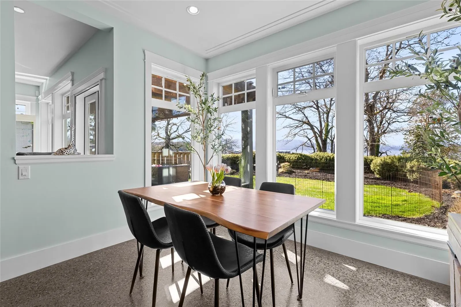10117 West Saanich Rd