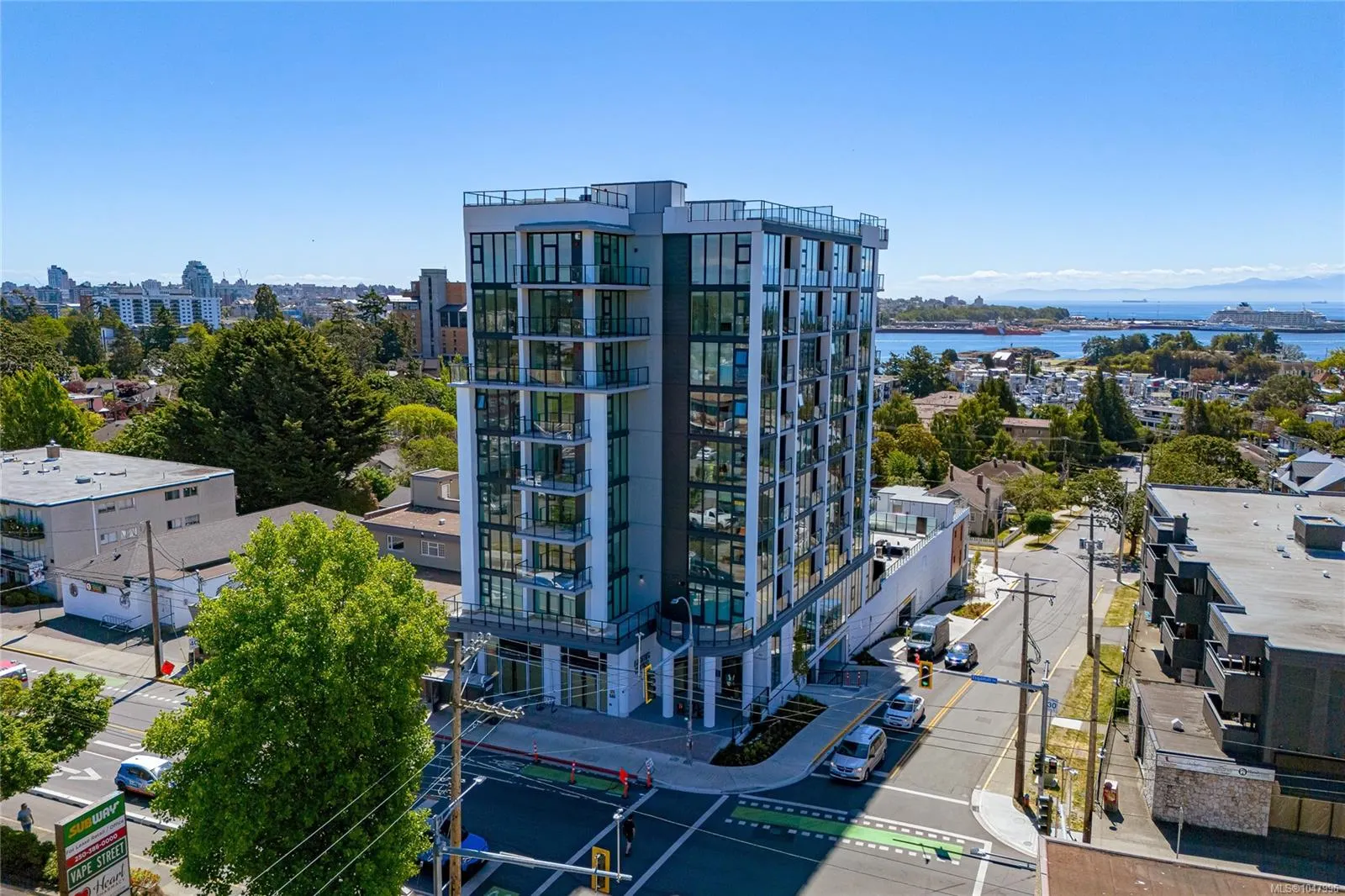 899 Esquimalt St