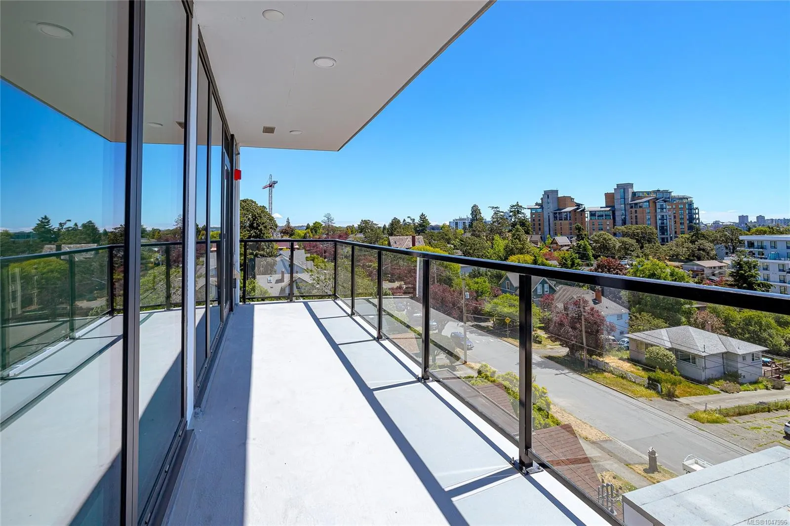 899 Esquimalt St