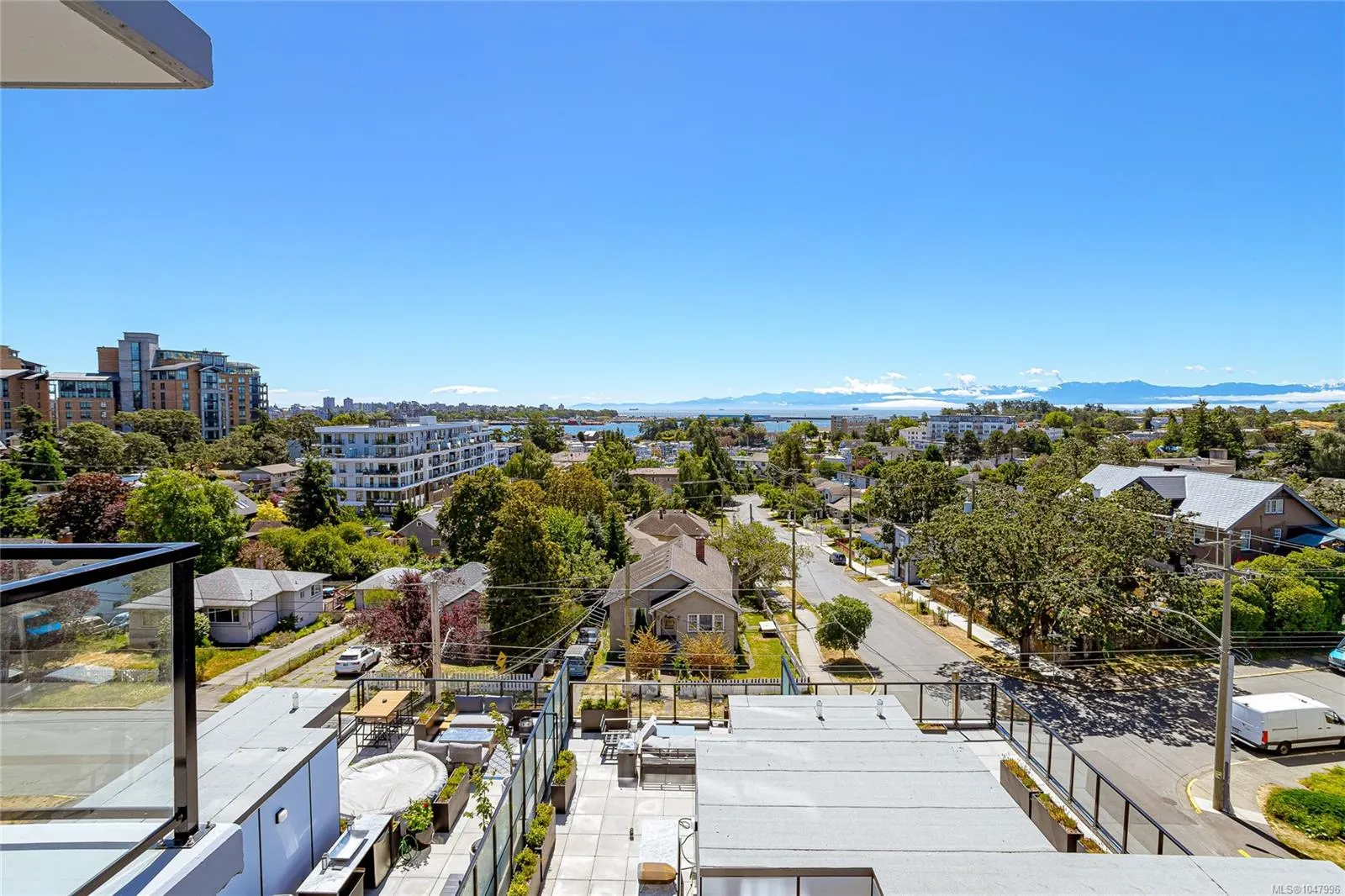 899 Esquimalt St