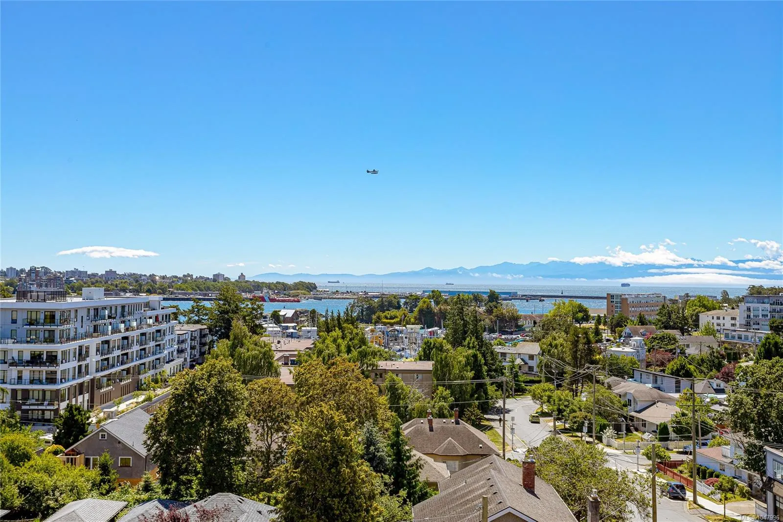 899 Esquimalt St