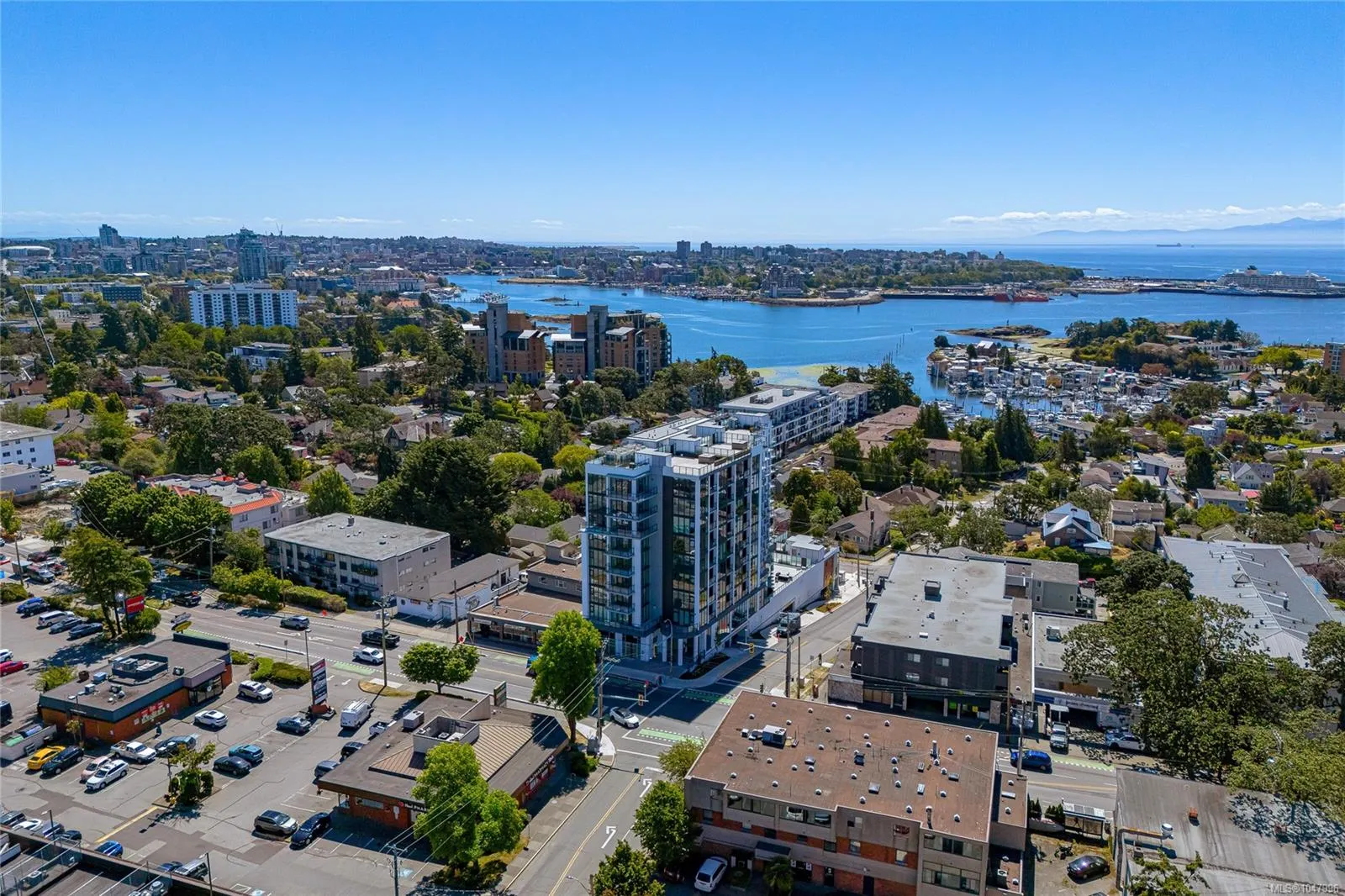 899 Esquimalt St