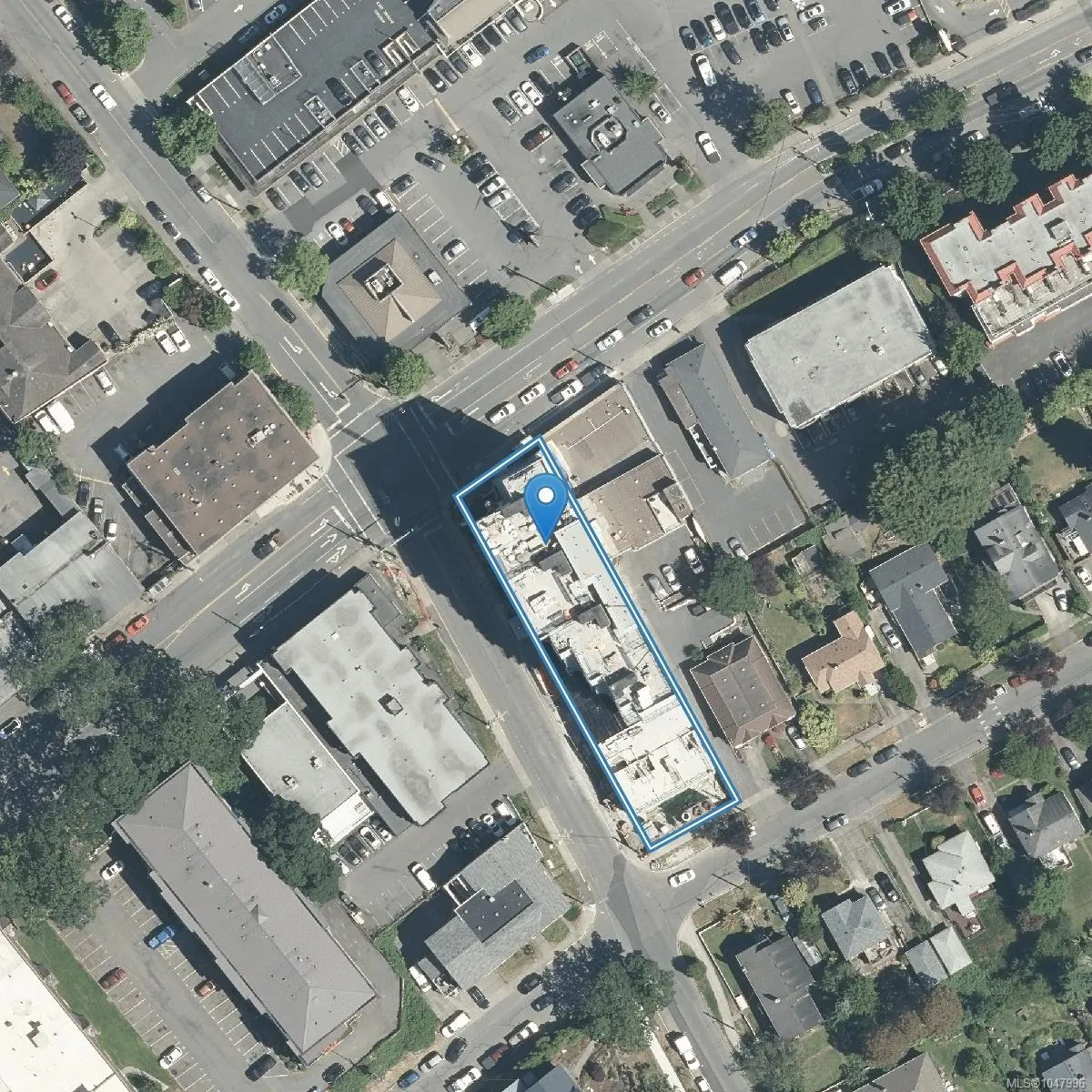 899 Esquimalt St