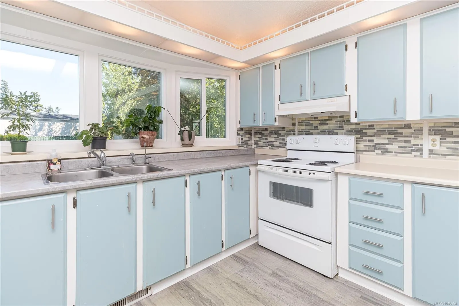 7701 Central Saanich Rd