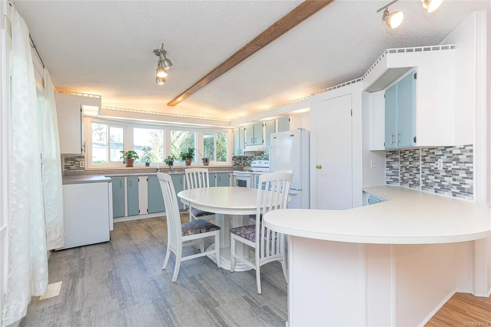 7701 Central Saanich Rd