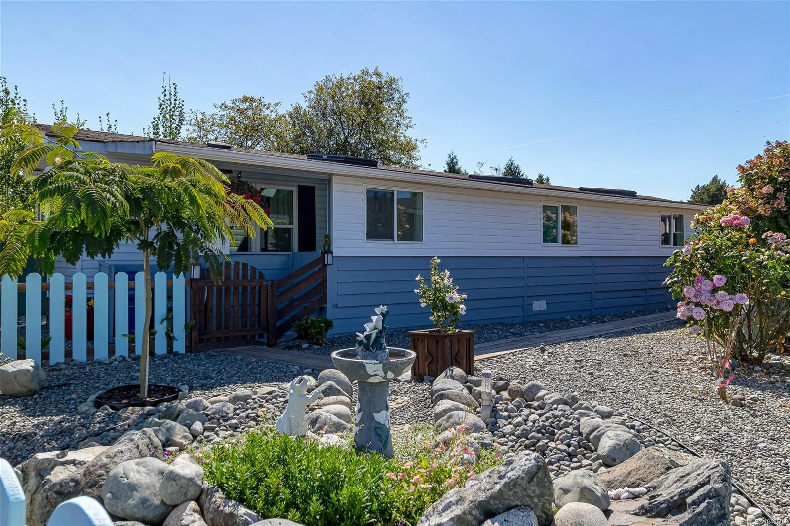 7701 Central Saanich Rd