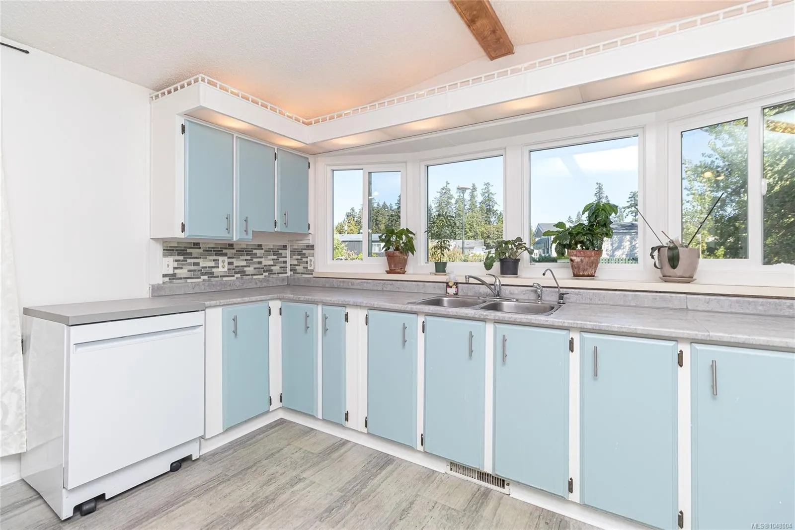 7701 Central Saanich Rd