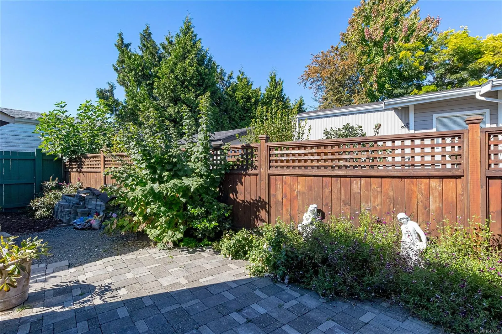 7701 Central Saanich Rd
