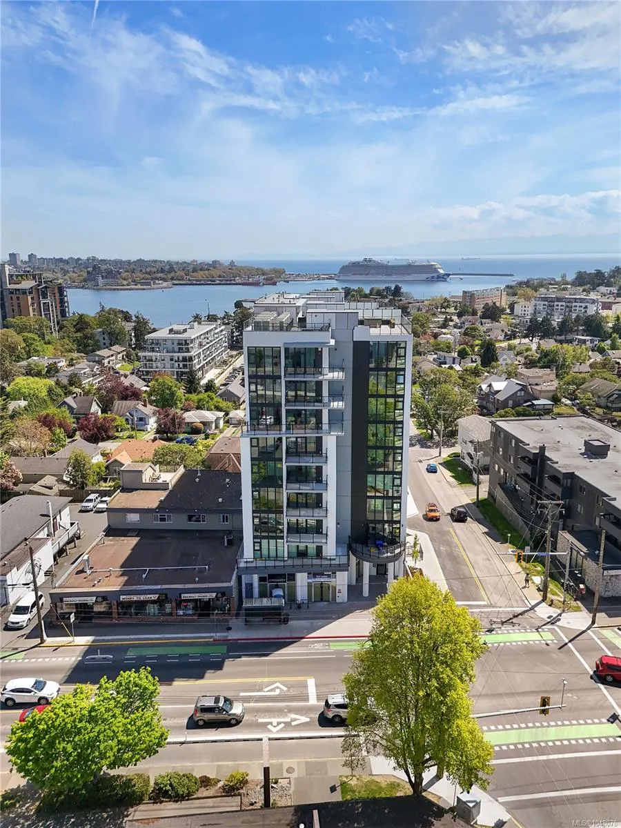 899 Esquimalt Rd