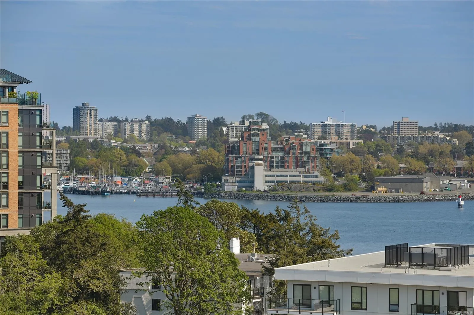 899 Esquimalt Rd