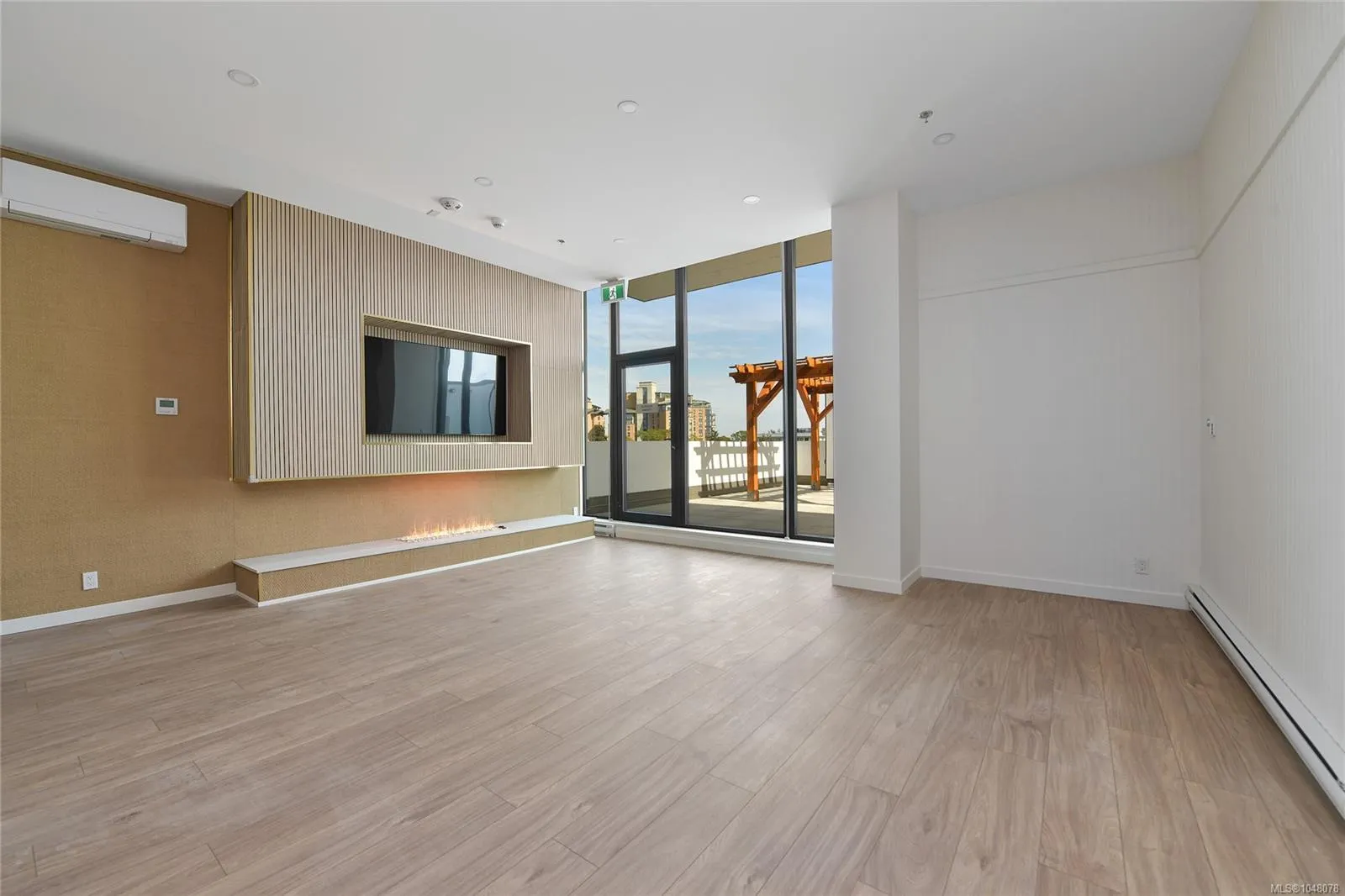 899 Esquimalt Rd