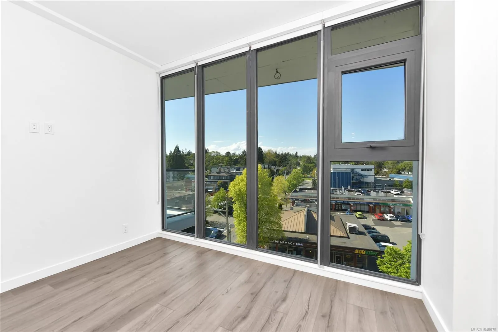 899 Esquimalt Rd