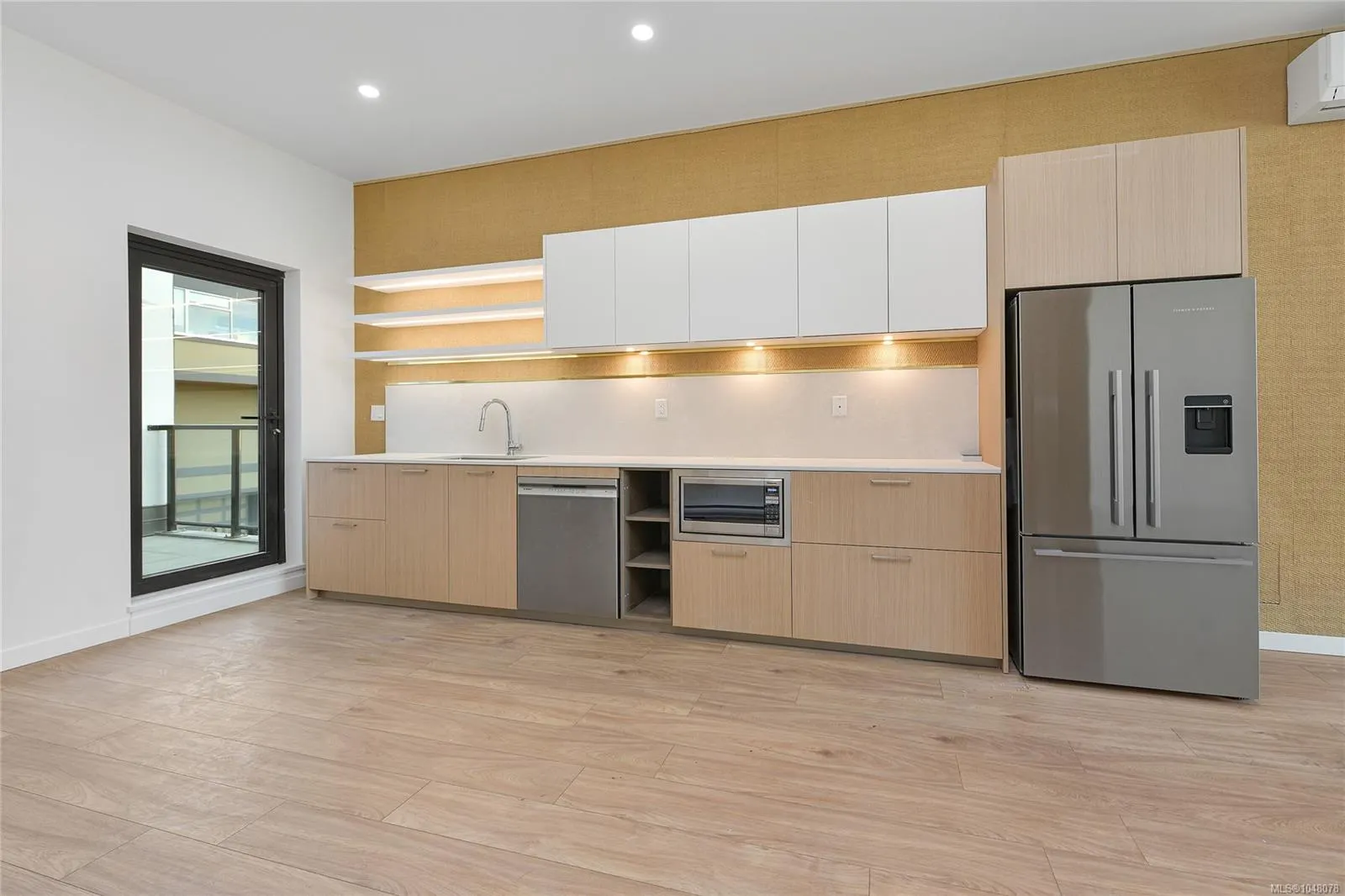 899 Esquimalt Rd