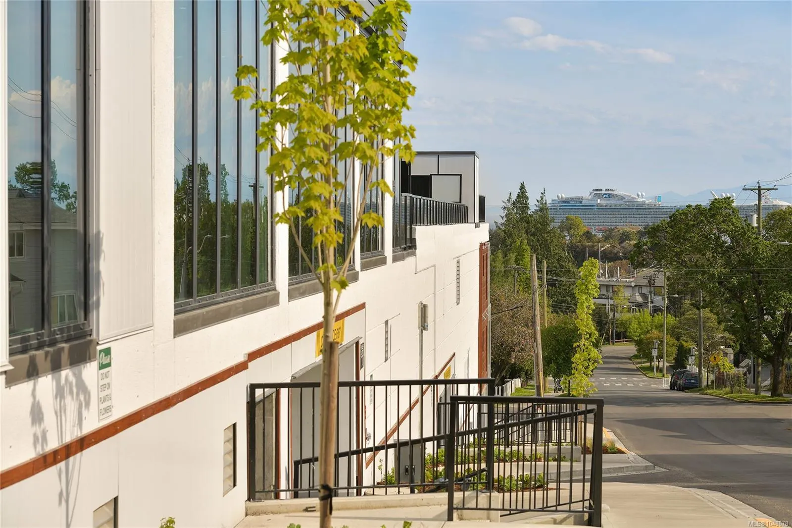 899 Esquimalt Rd