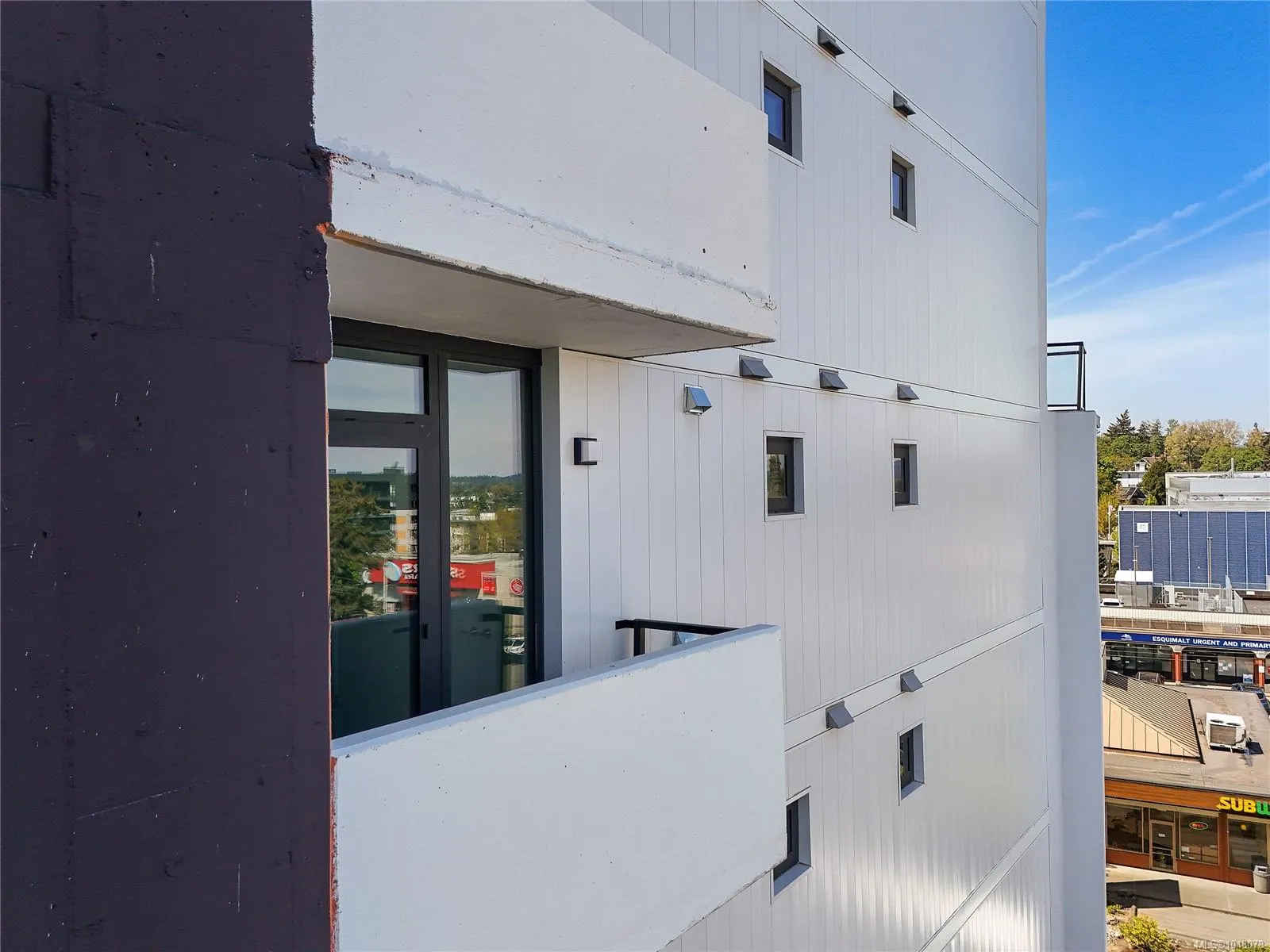 899 Esquimalt Rd