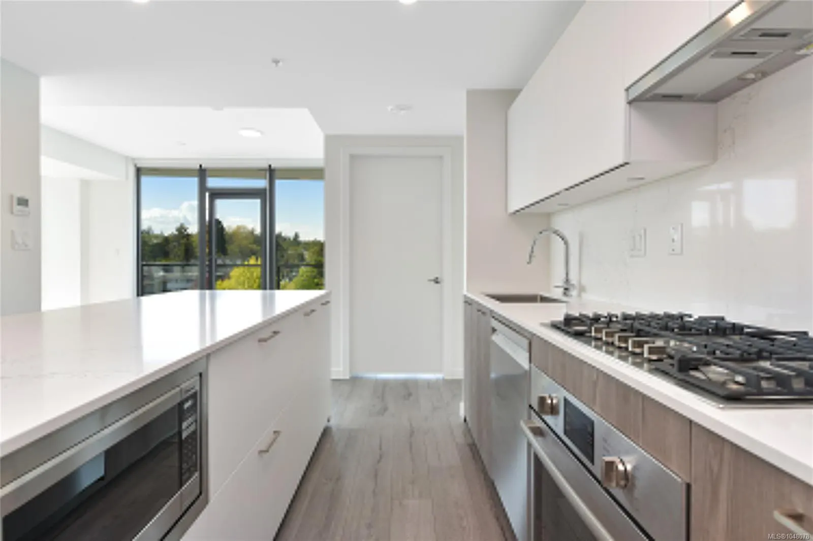 899 Esquimalt Rd