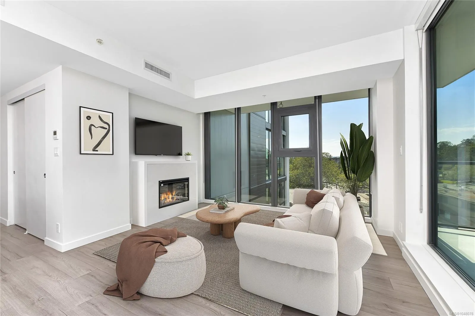 899 Esquimalt Rd