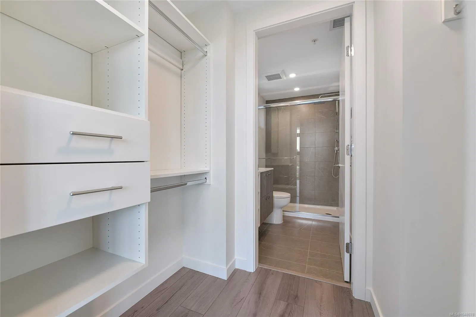899 Esquimalt Rd
