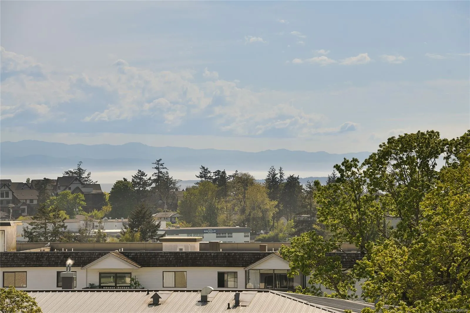 899 Esquimalt Rd