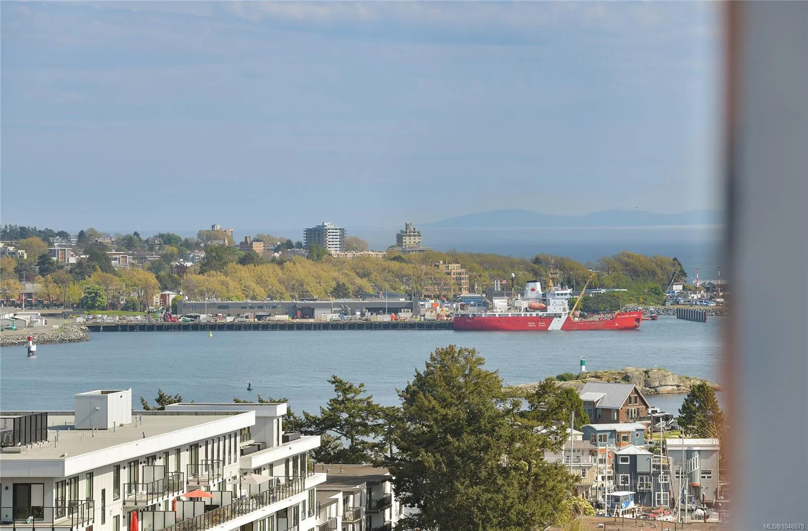 899 Esquimalt Rd