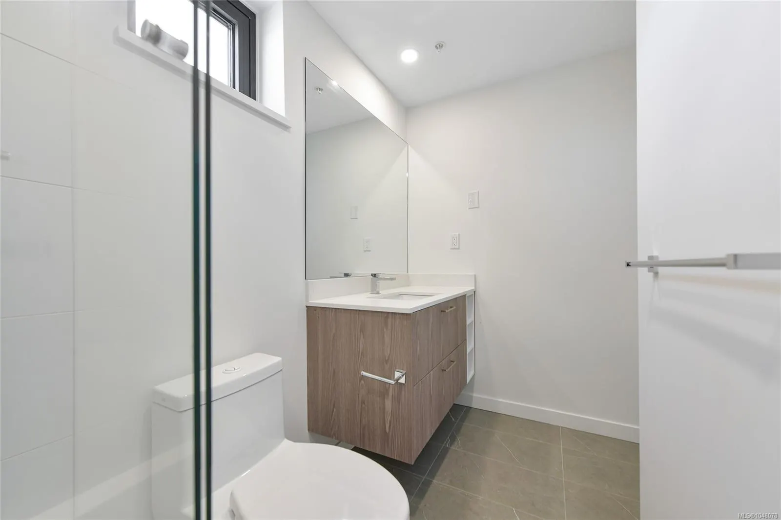 899 Esquimalt Rd