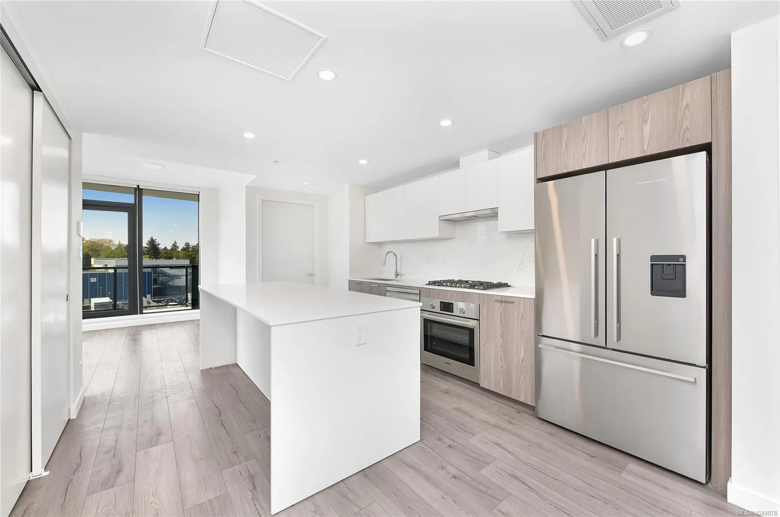 899 Esquimalt Rd