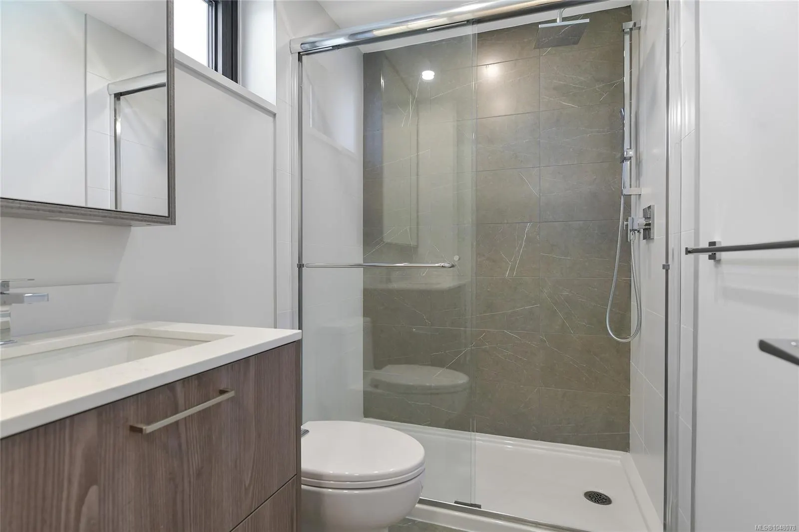 899 Esquimalt Rd