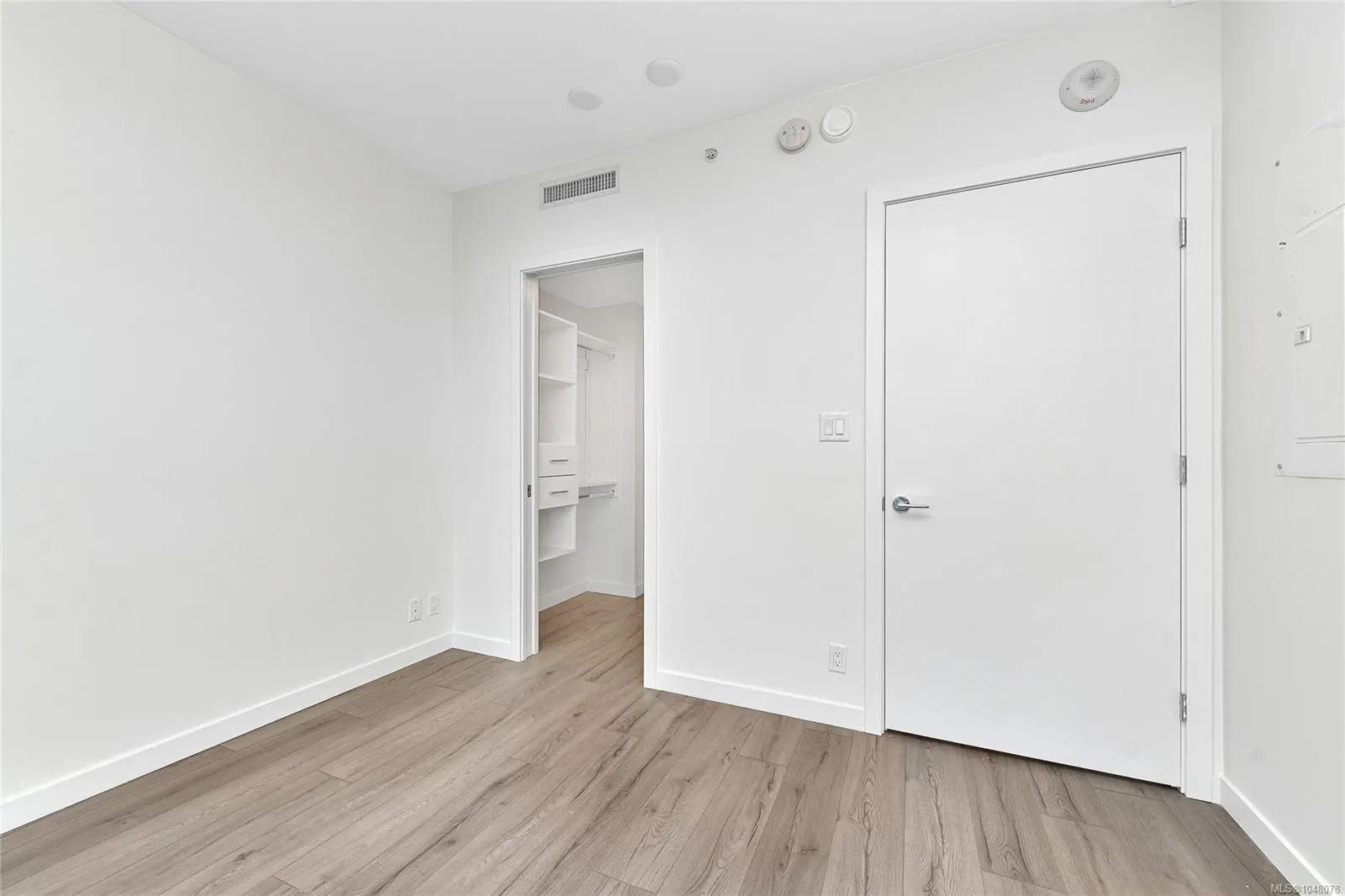 899 Esquimalt Rd