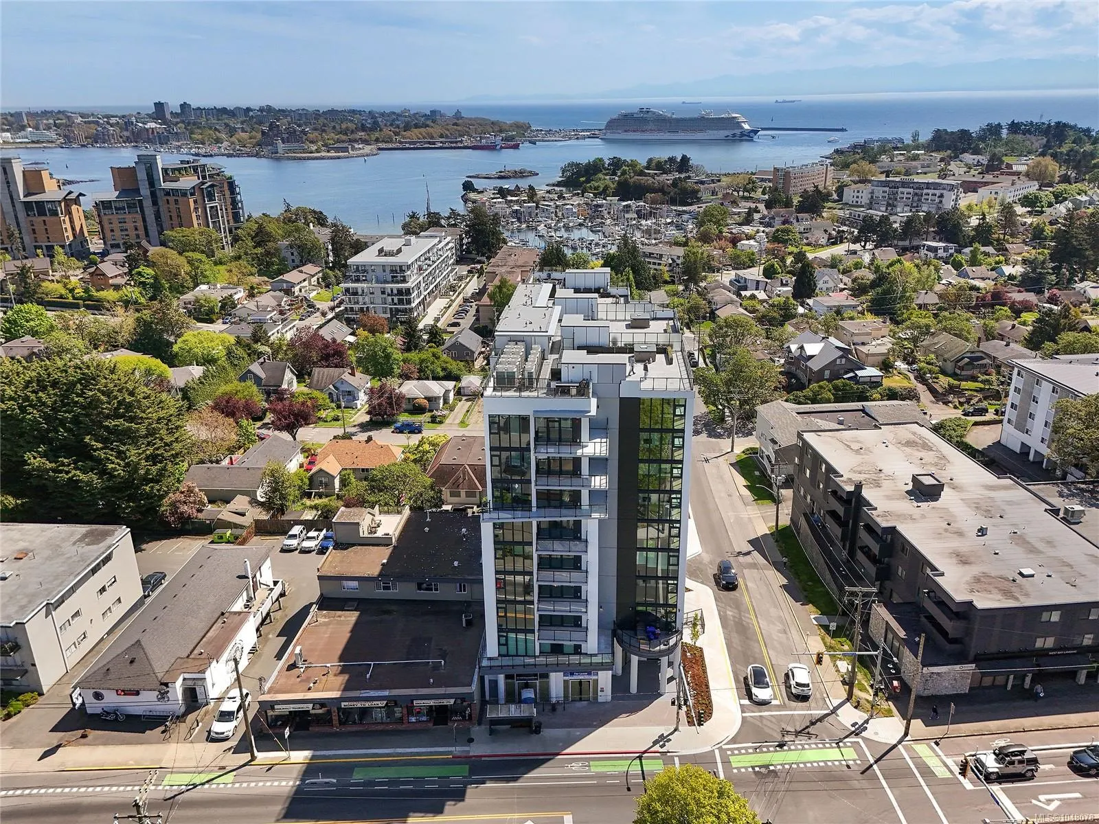 899 Esquimalt Rd