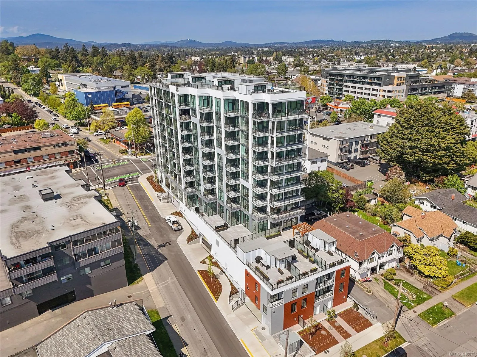 899 Esquimalt Rd
