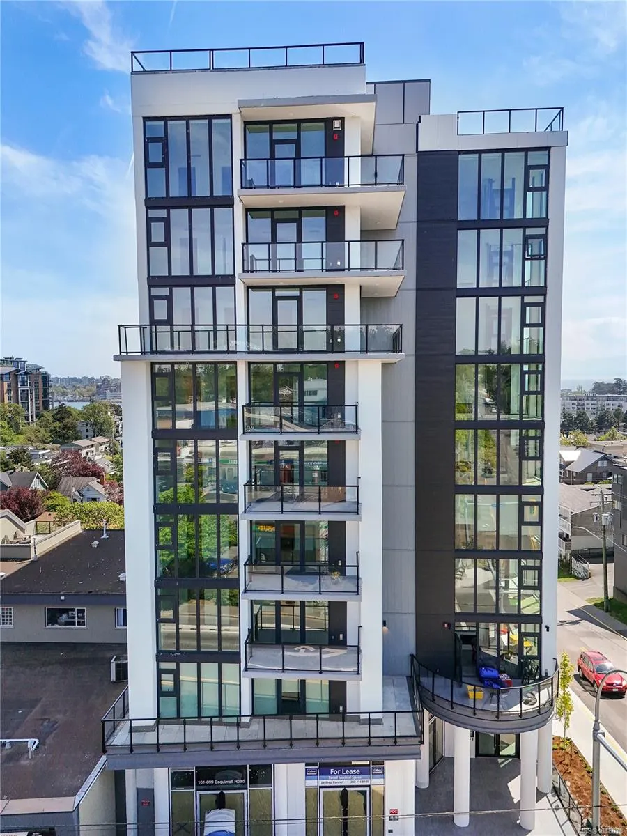 899 Esquimalt Rd