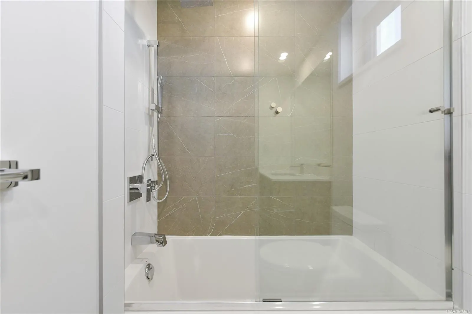 899 Esquimalt Rd