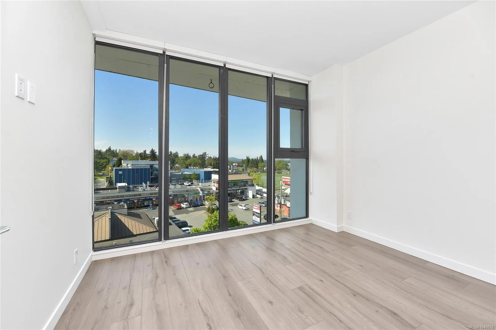 899 Esquimalt Rd