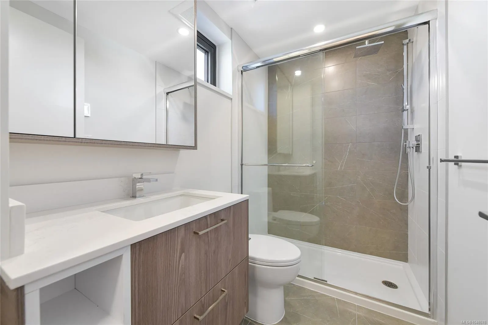 899 Esquimalt Rd
