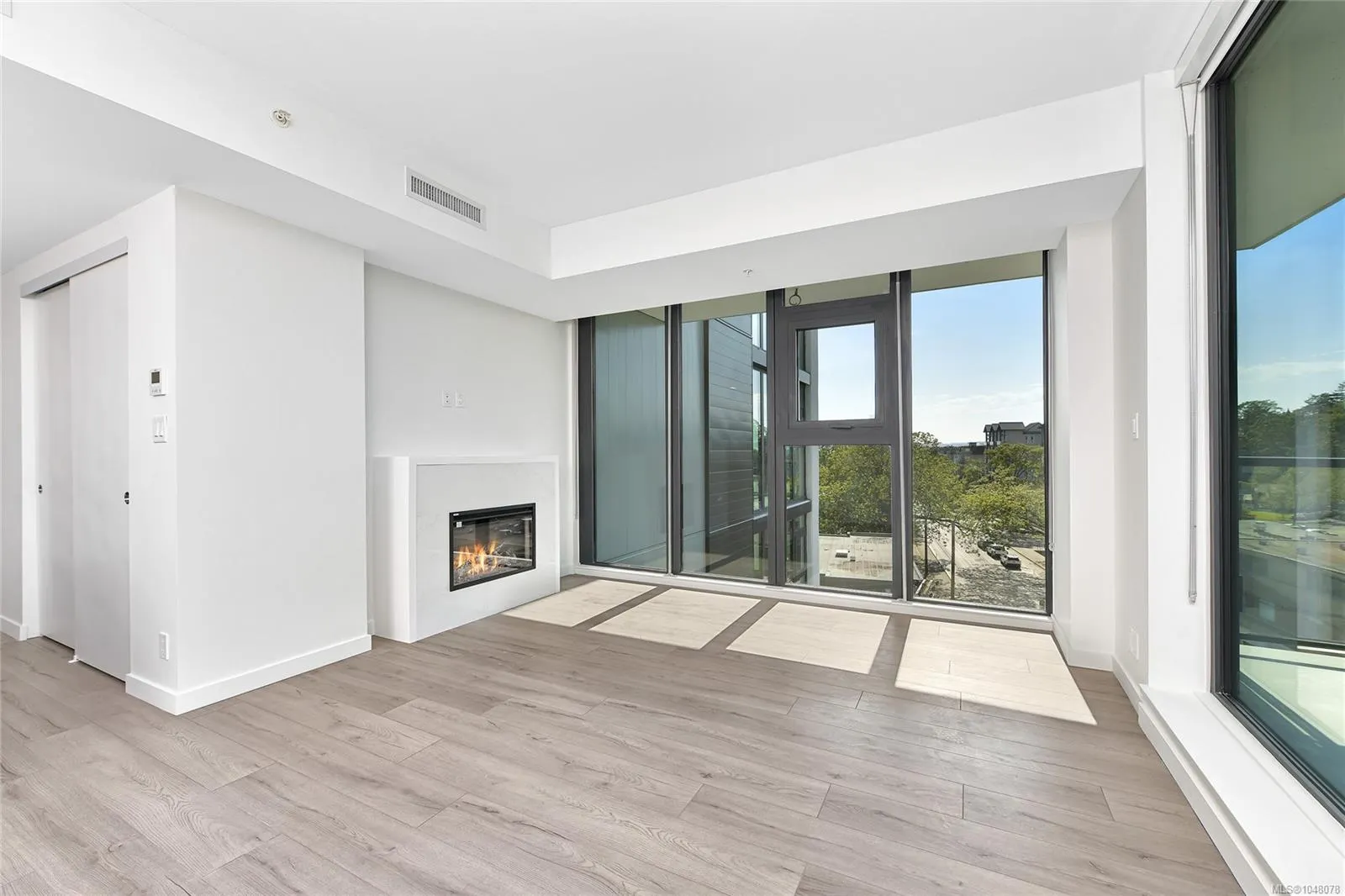899 Esquimalt Rd