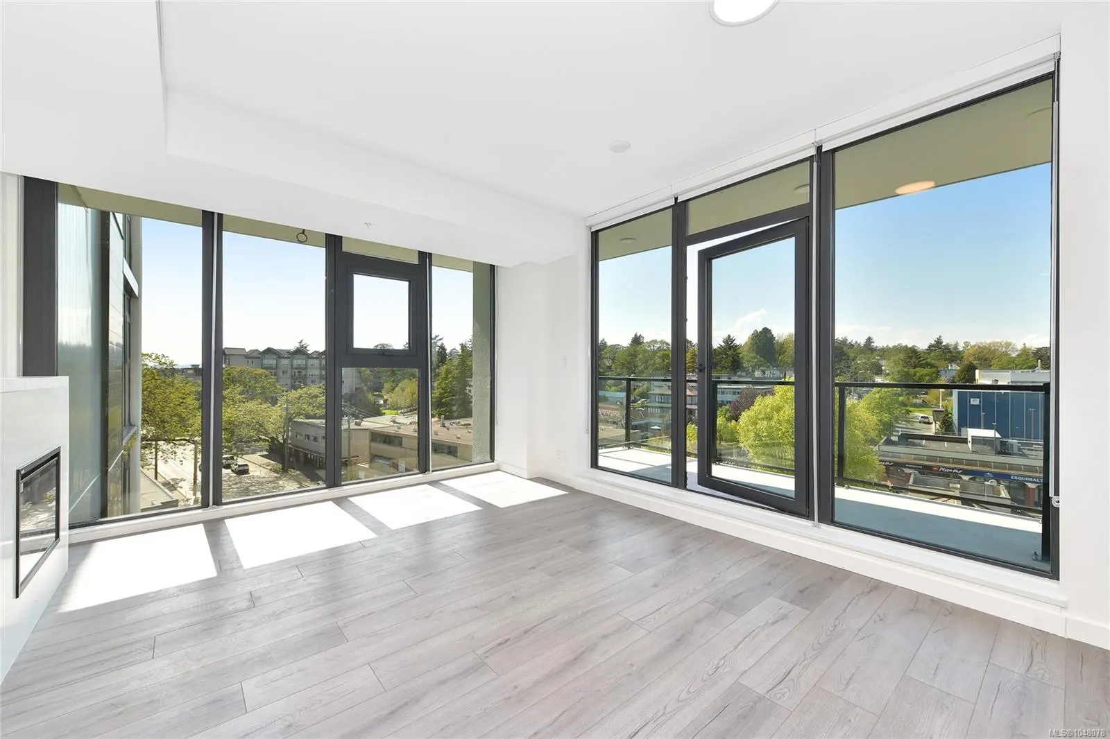 899 Esquimalt Rd