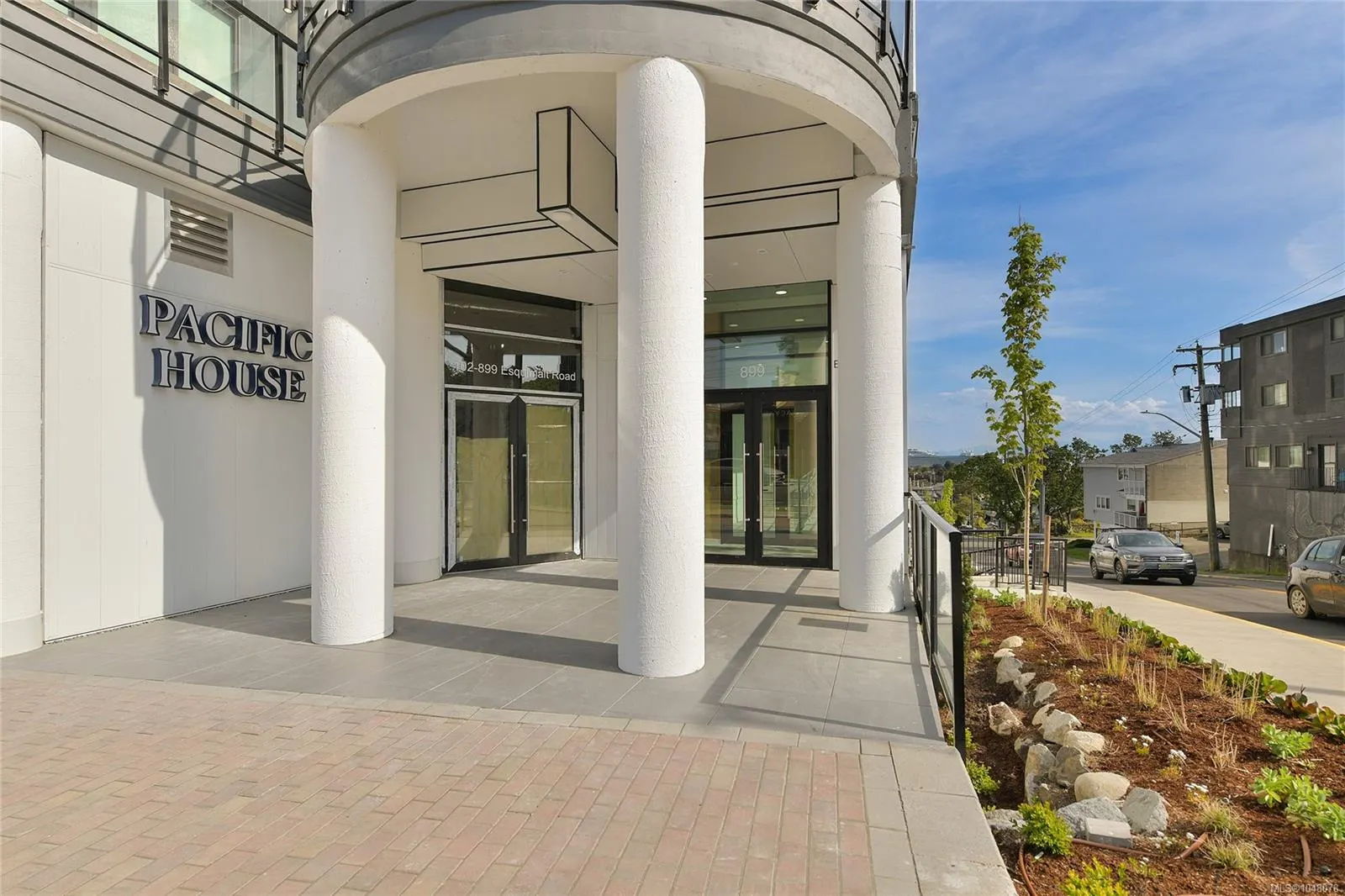 899 Esquimalt Rd