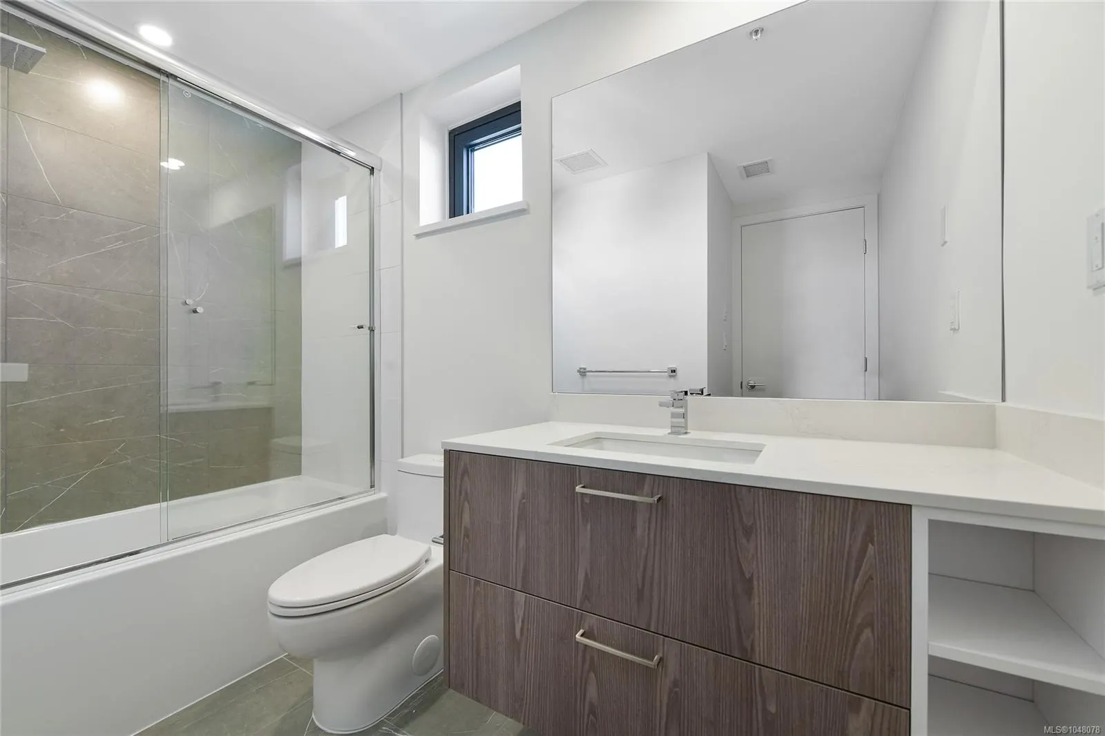 899 Esquimalt Rd