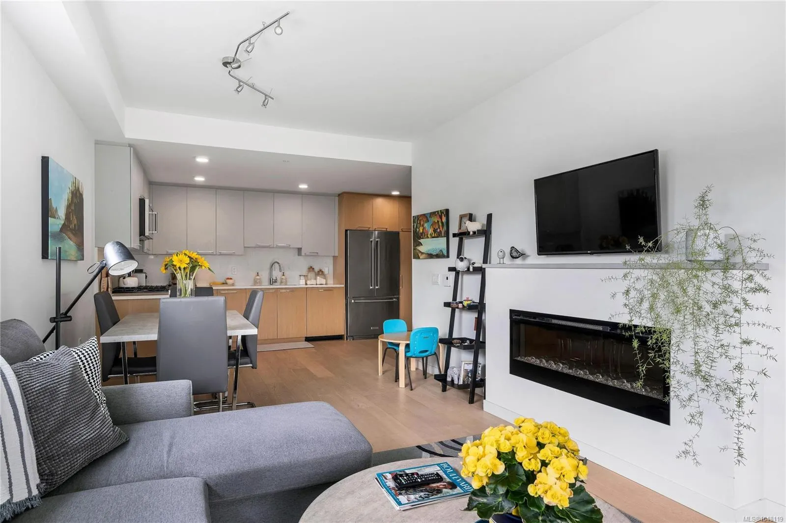 7162 West Saanich Rd
