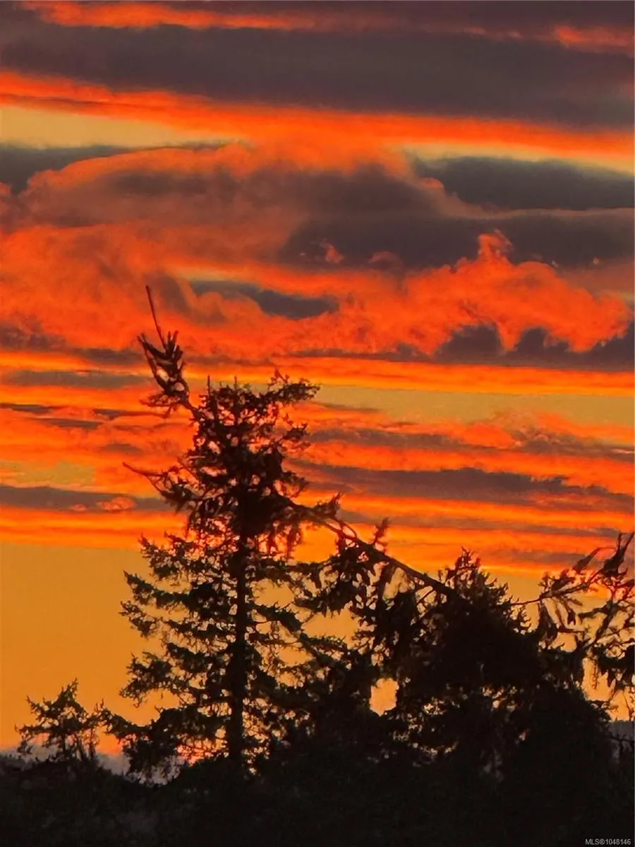 9146 West Saanich Rd